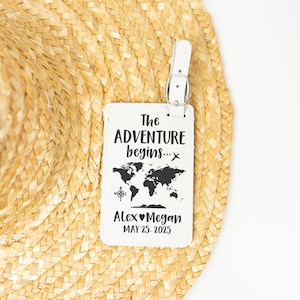 Etiqueta de equipaje The Adventure Begins, personalizada con nombres y fecha, regalo para él y para ella, etiqueta de identificación de equipaje para viajes de vacaciones en pareja