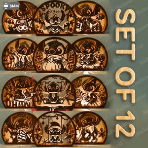 Pode incluir: Um conjunto de 12 decorações de madeira cortadas a laser, com um personagem de desenho animado em várias cenas de Halloween e sazonais. Cada peça é um design semicircular, com cerca de 25 cm de largura, com detalhes recortados.