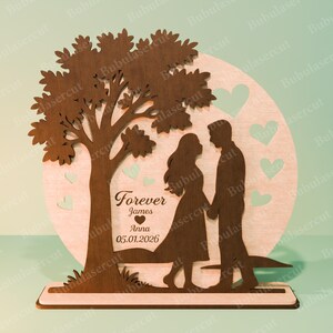 Personlig bröllopspar silhuett SVG, För evig kärlek trädskylt, årsdag romantik dekor, anpassad namn datum laserskuren design /B440 bild 9