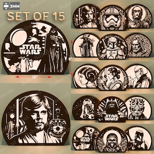 Puede incluir: Un conjunto de 15 retratos de personajes de Star Wars cortados con láser en madera. La pieza más grande mide 25 cm de ancho y 20 cm de alto. El conjunto incluye Darth Vader, Luke Skywalker y otros personajes icónicos.