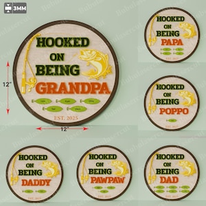 Gepersonaliseerde Hooked On Being Daddy Sign Lasergesneden bestand/Vissen Vader Custom Kinderen Vissen Grappig vissen vader cadeau voor vader Vaderdag cadeau/B74