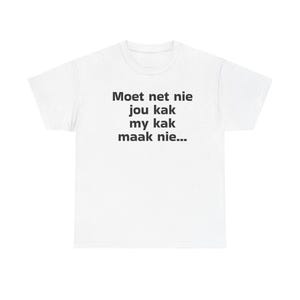 Puede incluir: Camiseta blanca con texto negro que dice "Moet net nie jou kak my kak maak nie..."