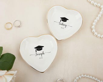 Gepersonaliseerde schotel afstuderen sieraden, klasse van 2025 cadeau, aangepaste naam ring dienblad, afstudeercadeau voor haar, ring schotel voor afstudeer vriend