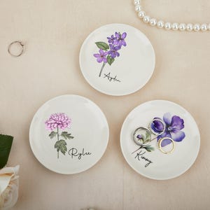 Benutzerdefinierte Ringschale mit Geburtsblume und Namen, personalisierte Geburtsblumen-Schmuckstückschale für Brautjungfern, Ringhalterschale, Hochzeit Brautjungfer Geschenk