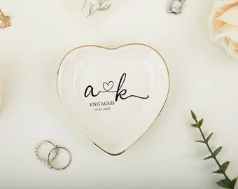 Plat pour alliance, plat pour bague de fiançailles, cadeaux de fiançailles personnalisés, cadeaux de fiançailles pour elle, porte-bague plat, cadeau pour la mariée