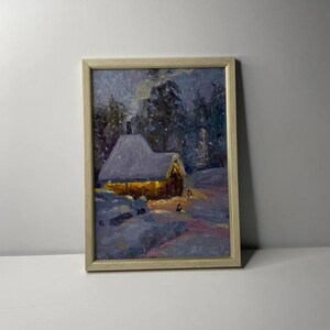 Cabana aconchegante de inverno em floresta nevada - Pintura a óleo original 8,2" x 6"