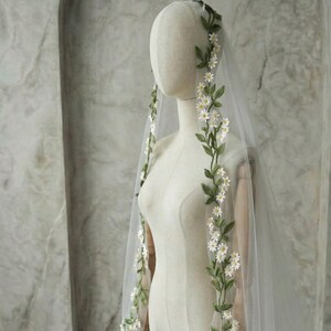 Voile de mariage floral longueur cathédrale, long voile de dentelle brodée, voile de mariée romantique avec bord de fleurs, voile de mariage de style vintage