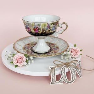 Juego de tazas de té Enesco Imports: Fragonard Parejas enamoradas, borde dorado, Japón ocupado