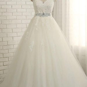 Plus Size A-Line Wedding Dress: Lace Applique Tulle Bridal Gown