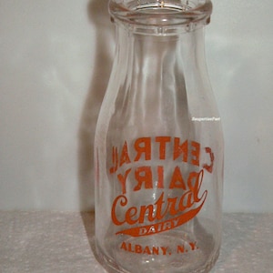 Sweet 1950s era Central Diary Albany New York half pint Pyroglaze milk bottle
