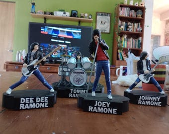 Ramones Band 3D Gedruckt Statuen-Set (4 Stück) | Handbemalte Punk Rock Figuren Sammlerstück