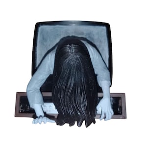 Sadako The Ring Figure Statue 8&quot; - 20 cm Hand Painted - Art Fan