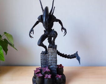 Alien Xenomorph Figur mit Sockel 30 cm - Handbemalt - Fan Art