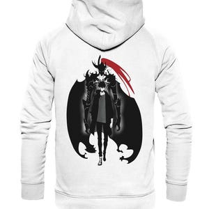 Può includere: Felpa con cappuccio bianca con una stampa grafica nera e rossa di un personaggio dell'anime "Solo Leveling". Il personaggio è in piedi con una grande creatura demoniaca nera dietro di lui.