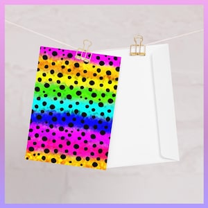Carte de voeux bizarre arc-en-ciel, cadeau coloré, papeterie géniale, célébration de la fierté, fête d'anniversaire, art abstrait, intérieur vierge, cadeau vibrant