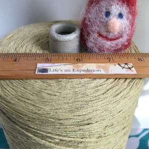 OFERTA Lote de destash de hilo para tejer cono, 3,75 libras beige dorado tostado amarillo fibra de algodón para tejer a crochet 313c La vida es una expedición LifesAnExpedition