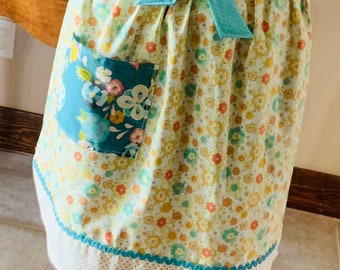 Ready to ship Handmade Apron with a vintage look- Free Shipping
