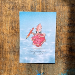 Punimals Squid playing games with my heart Postkarte | Romantischer Squid | Lustige Tier Aquarell Kunst | Geschenk Grußkarte für Romantiker