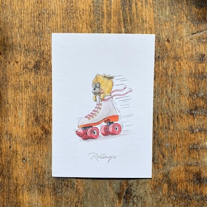 Punimals Rollmops Postkarte | Abenteuerlicher Mops im Rollschuh | Lustige Tier Aquarell Kunst | Geschenk Grußkarte für Hunde Fans
