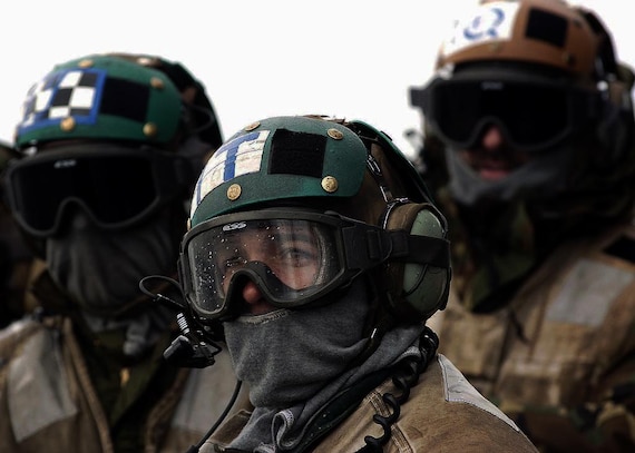 航空母艦デッキクルーヘルメットレプリカ（ゴーグル付き）無料バッグ