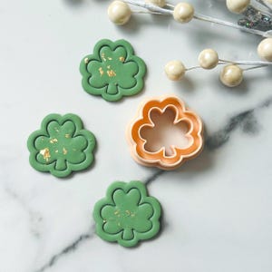 Piped border shamrock clover Clay Cutter: St Patrick’s Day Embossed Design