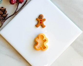 Foremka do wykrawania pierników z gliny: wytłoczony wzór świąteczny