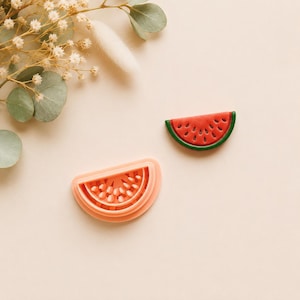 Cortador de Melancia em Argila: Design de Comida de Verão