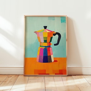 Könnte beinhalten: Eine farbenfrohe, geometrisch gemusterte Kaffeekanne mit schwarzem Griff, die auf einer leuchtend orangen Oberfläche vor einem hellblauen Hintergrund steht.