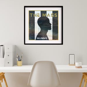 K&ouml;nnte beinhalten: Ein Albumcover in Schwarzwei&szlig; mit einer Silhouette eines menschlichen Kopfes. Der Albumtitel lautet "THE MAGS" und der Albumname ist "GALLOWGATE".