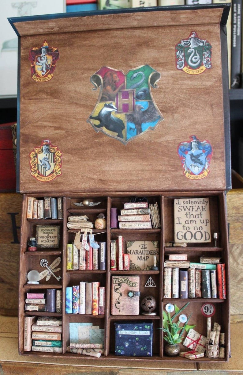 Harry Potter of Curiosities / Book Nook / Bookshelf Etsy