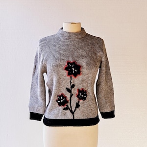 Vintage 1950s Sweater | Flower Sweater | Yarn Embroidered Sweater | Small S