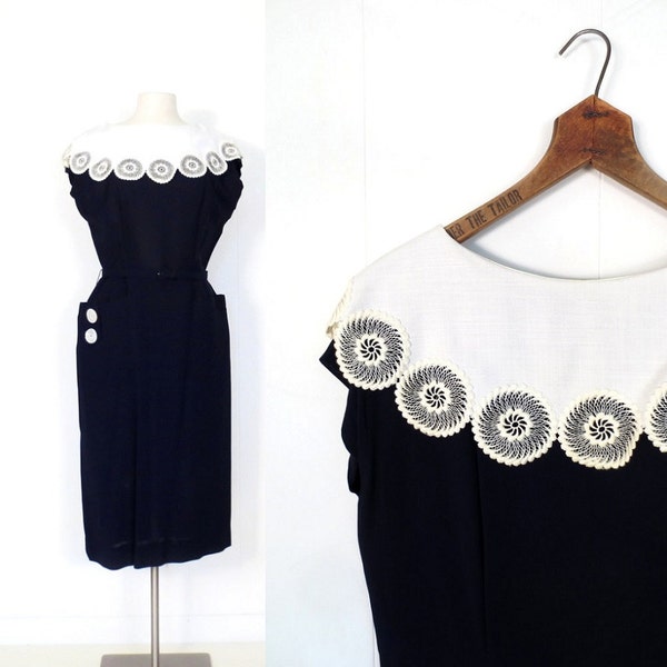 Vintage 1940s Dress / 40s Wiggle Dress / Linen and Lace Collar / M L