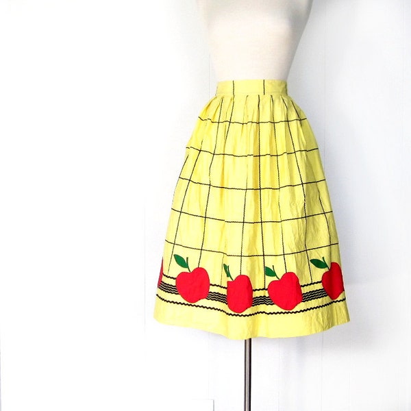 1950s Full Skirt / Apples Novelty Print Skirt / 50s Skirt / 24W XS