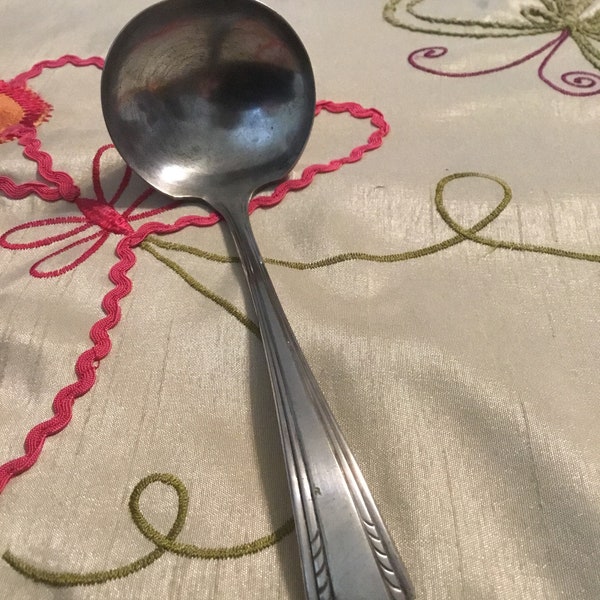 Oneida Carlton Silverplate plate, gravy spoon, fruit spoon, depression Flatware Spoon, 1932