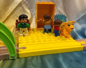 Train Track with Duplo Compatible Build Plate