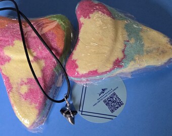 Shark Tooth Necklace Reveal Bath Bomb: Authentic Fossil Jewelry Surprise