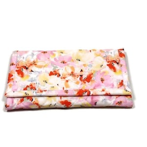 Carteira feminina acolchoada com estampa floral pastel, três dobras, bolso com zíper, presente de aniversário feito à mão para ela