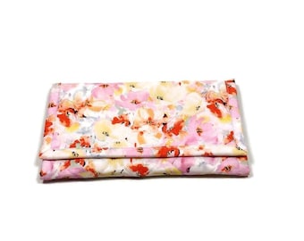 Portemonnee pastelkleurige viooltjes gewatteerde bloemen driebladige stof damestas met ritssluiting, handgemaakt