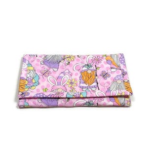 Cartera de gnomo de Pascua, acolchada, para mujer, de tela triple, con bolsillo con cremallera, regalo de Pascua hecho a mano para ella.