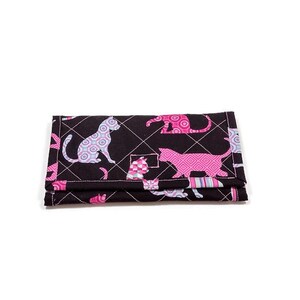 Cartera de gato rosa acolchada para mujer, triple pliegue, de tela suave, con cremallera y bolsillo, hecha a mano, regalo para mamá gatuna, cumpleaños, día de la madre.