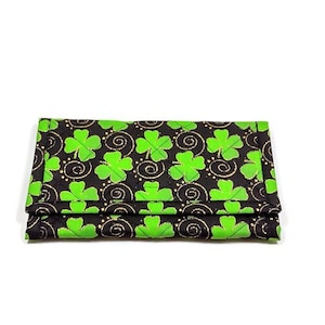Cartera de trébol Cartera acolchada para mujer Cartera de tela con tres pliegues Bolsillo con cremallera Regalo hecho a mano para el Día de San Patricio para ella