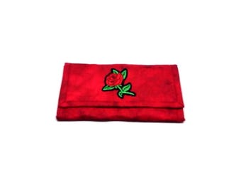 Portemonnee Roses are Red: handgemaakte gewatteerde driebladige clutch van zachte stof met ritssluiting