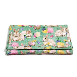 Cartera de conejito de Pascua acolchada para mujer, cartera de tela triple, bolsillo con cremallera, regalo de Pascua hecho a mano para ella