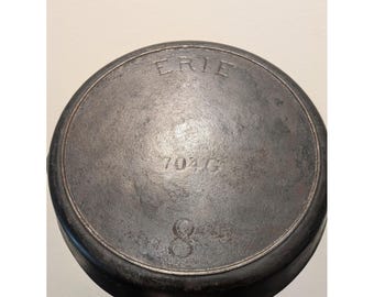 Padella antica in ghisa Erie Griswold, numero 8, sesta serie, 1905-1907.