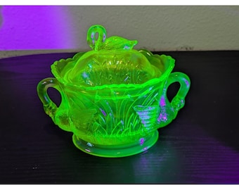 Vintage Westmoreland Green Uranium Carnival Glass Swan Candy Jar With Lid USA