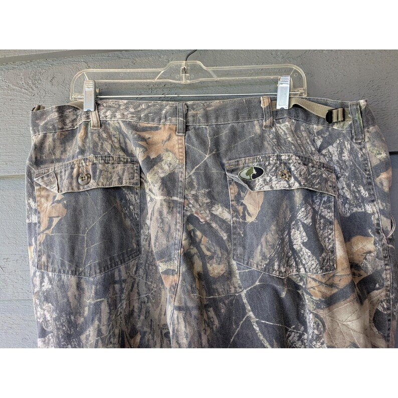 Pantaloni vintage Mossy Oak da uomo, taglia 42x32, in tela mimetica, vestibilità comoda, ideali per la caccia, stile anni '90. immagine 7