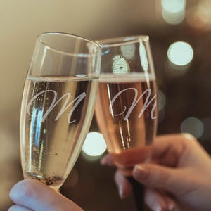 Personalisiertes graviertes Hochzeits-Champagnerflöte