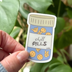 Sticker “Chill Pills” – Autocollant mignon et feel good  – Une dose de bonne humeur à coller partout