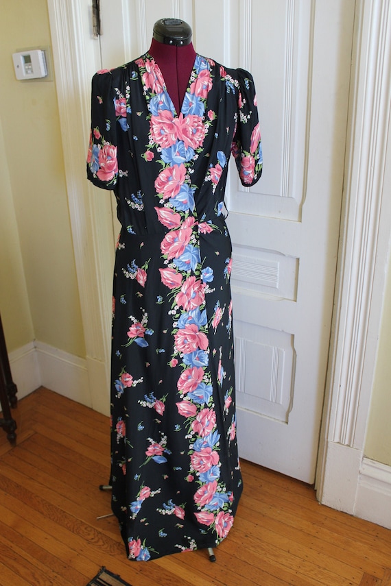 1940s floral print cold rayon dressing gown