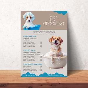 Könnte beinhalten: Ein Flyer für Pawhub Pet Grooming mit braunem Hintergrund und blauen und weißen Wolken. Der Flyer listet Preise für grundlegende Dienstleistungen wie Shampoo, Föhnen, Krallenschneiden und Ohrenreinigung sowie spezielle Badepakete und zusätzliche Dienstleistungen auf. Der Flyer enthält auch Bilder von zwei Hunden, einer mit einer Duschhaube und der andere in einer Badewanne.